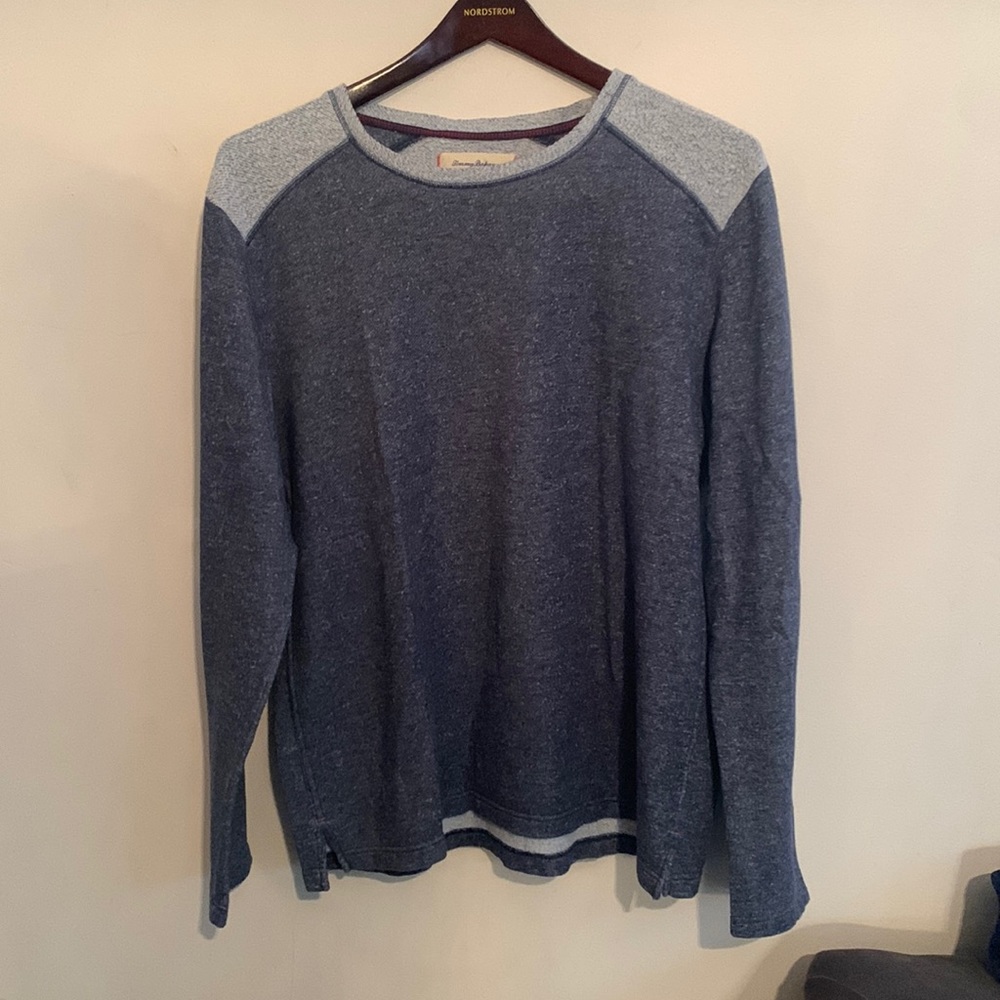 Tommy Bahama men’s crew neck sweatshirt.